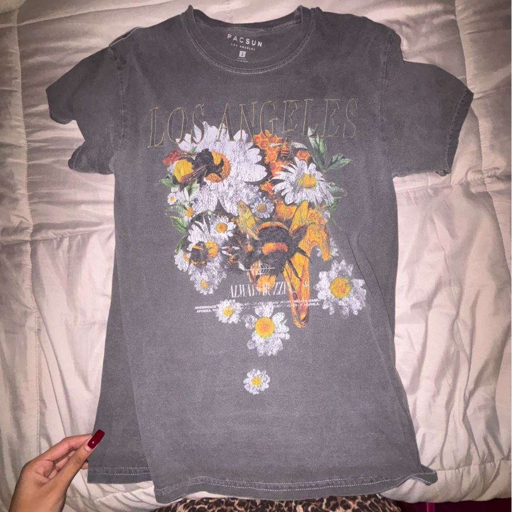 pacsun grey bee and flower t shirt